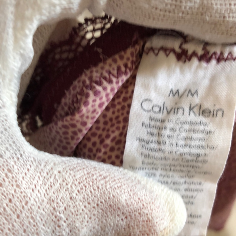 Calvin Klein maching bras are bikini worn - Picture 4 of 4